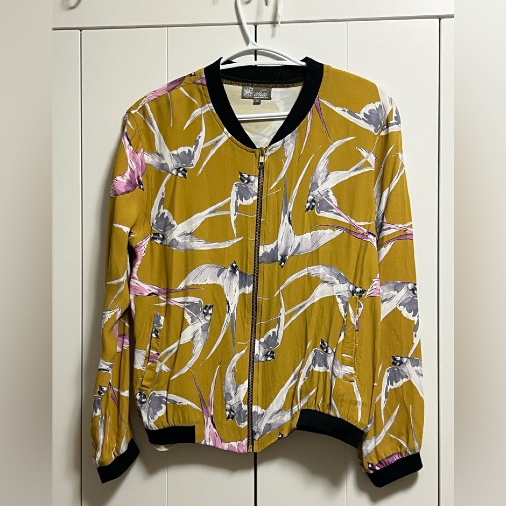 Chai swallow print light jacket size M